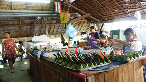 Le marché flottant de Khlong Lat Mayom à Bangkok (Thailande)