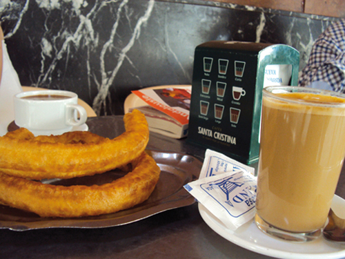 Chocolate con Churros à Malaga (Andalousie-Espagne) Chocolate con Churros à Malaga (Andalousie-Espagne)