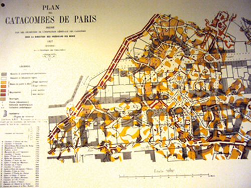 Paris insolite : visite des Catacombes