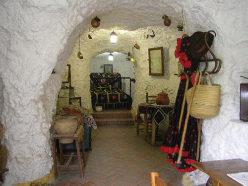 Grotte dans le Sacromonte de Grenade (Andalousie-Espagne) Grotte dans le Sacromonte de Grenade (Andalousie-Espagne)