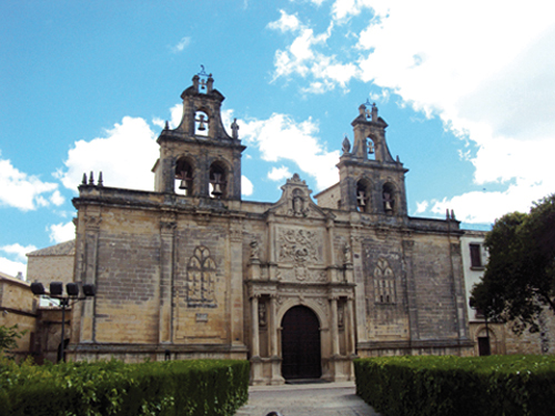La Real Colegiata de Santa María la Mayor de los Reales Alcázares à Úbeda (Andalousie, Espagne) La Real Colegiata de Santa María la Mayor de los Reales Alcázares à Úbeda (Andalousie, Espagne)