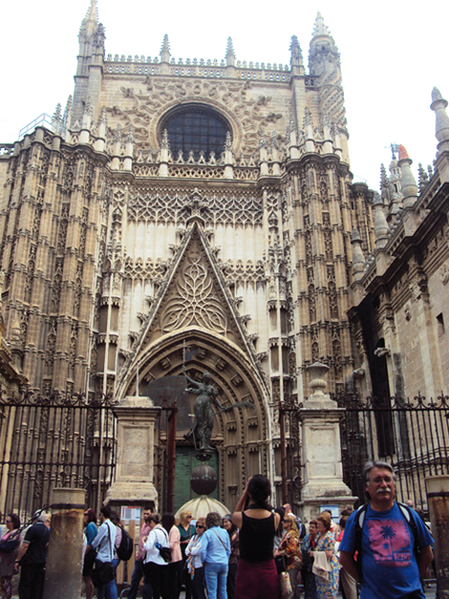 La Cathédrale de Séville, noire de monde comme à son habitude (Andalousie-Espagne)