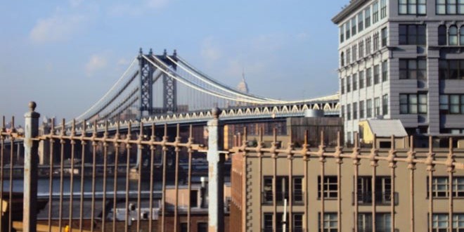 Brooklyn est un quartier beaucoup moins cher que Manhattan Brooklyn est un quartier beaucoup moins cher que Manhattan