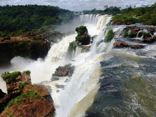 Le circuit supérieur permet de dominer les chutes d'Iguazu Le circuit supérieur permet de dominer les chutes d'Iguazu