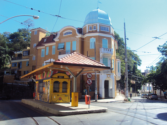 Un arrêt de tramway dans le quartier de Santa Teresa à Rio de Janeiro