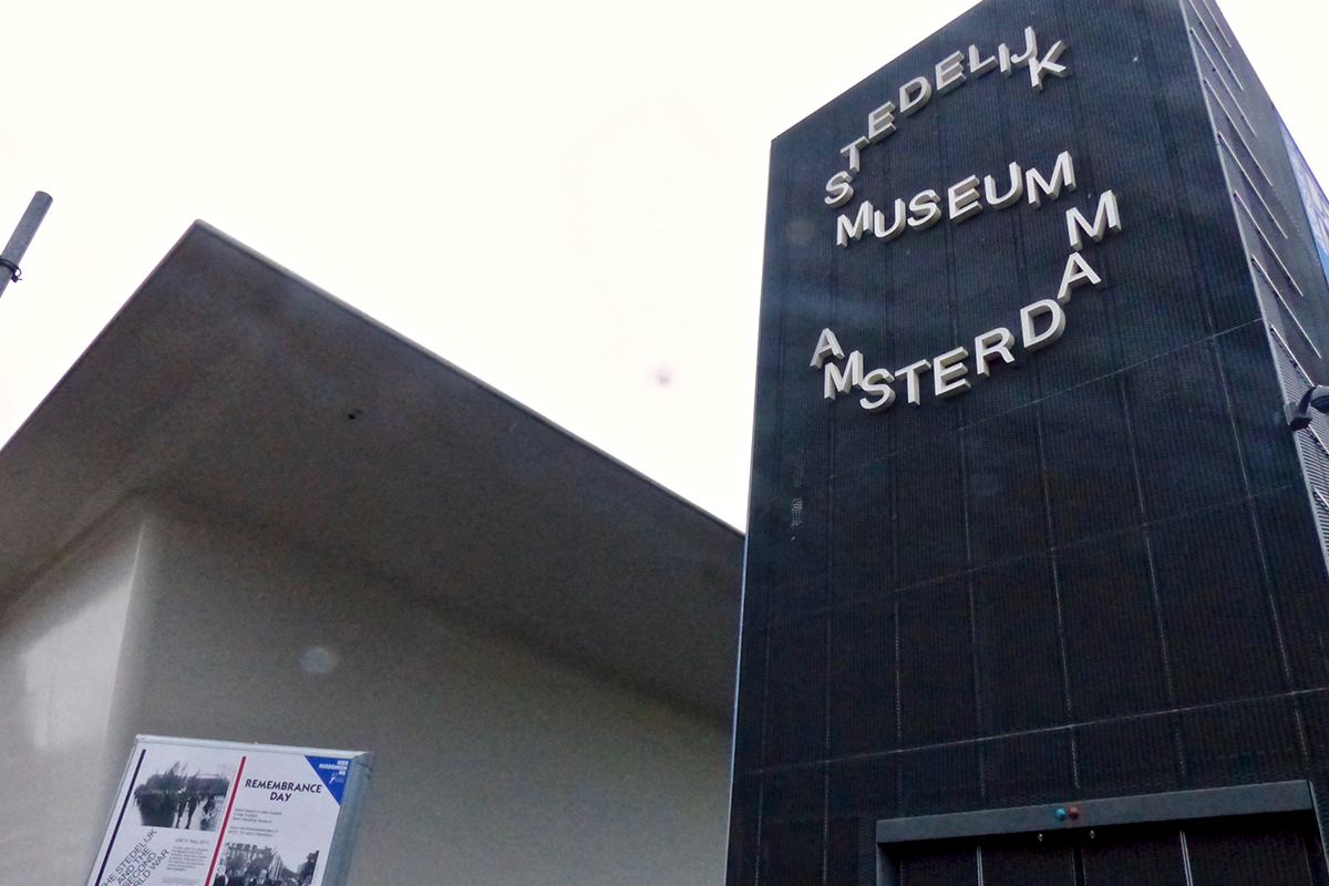 Entree Stedelijk Museum Amsterdam velo