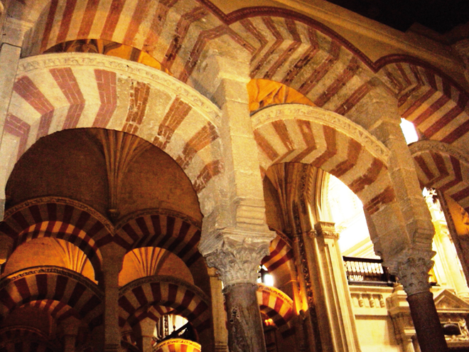 Les symboliques arches de la Mezquita de Cordoue Les symboliques arches de la Mezquita de Cordoue