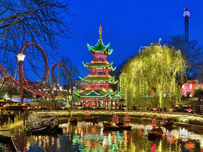 Le parc d'attractions Tivoli à Copenhague Le parc d'attractions Tivoli à Copenhague