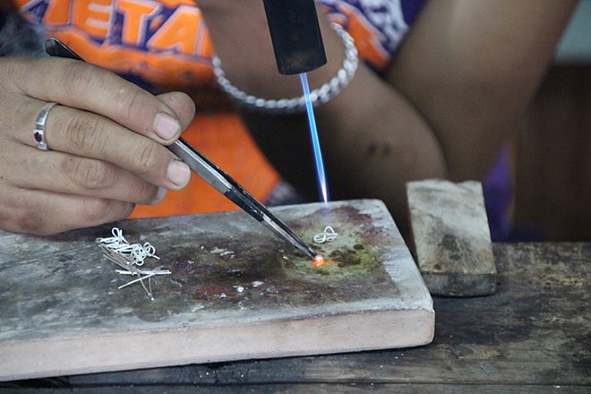 Fabrique argent lac Inle Birmanie Fabrique argent lac Inle Birmanie