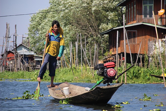 Habitant lac Inle Birmanie