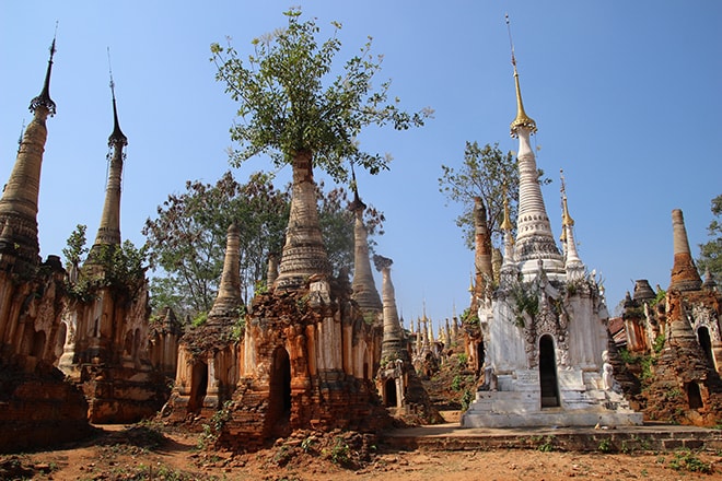 Stupas lac Inle Birmanie