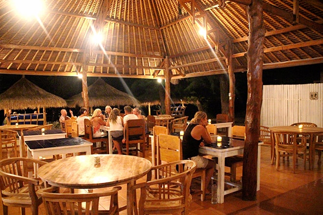 Restaurant Mallias Bungalow Gili Meno Indonesie