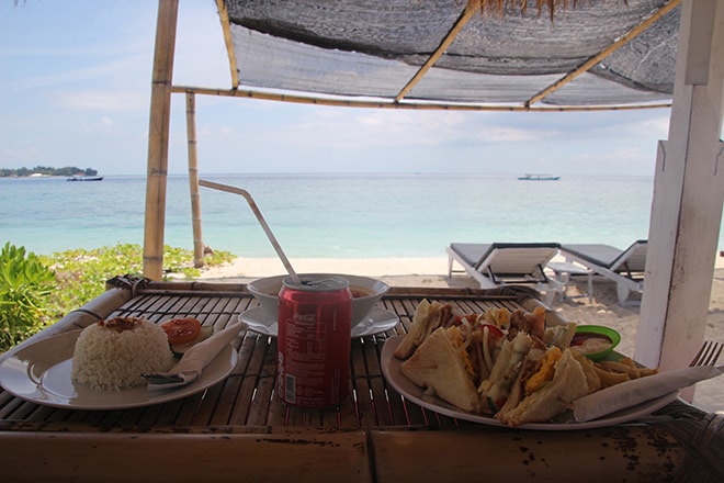 repas face mer Gili Meno Indonesie