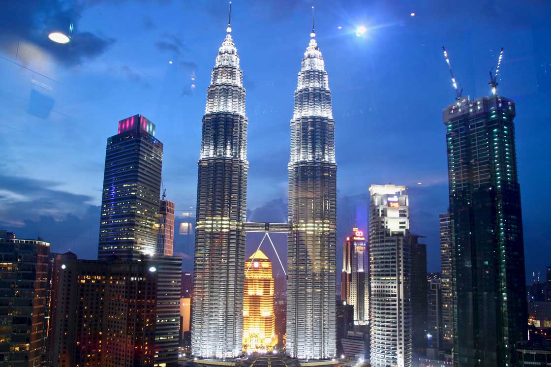 Tour Petronas Oldtravelbag Tour Petronas Oldtravelbag