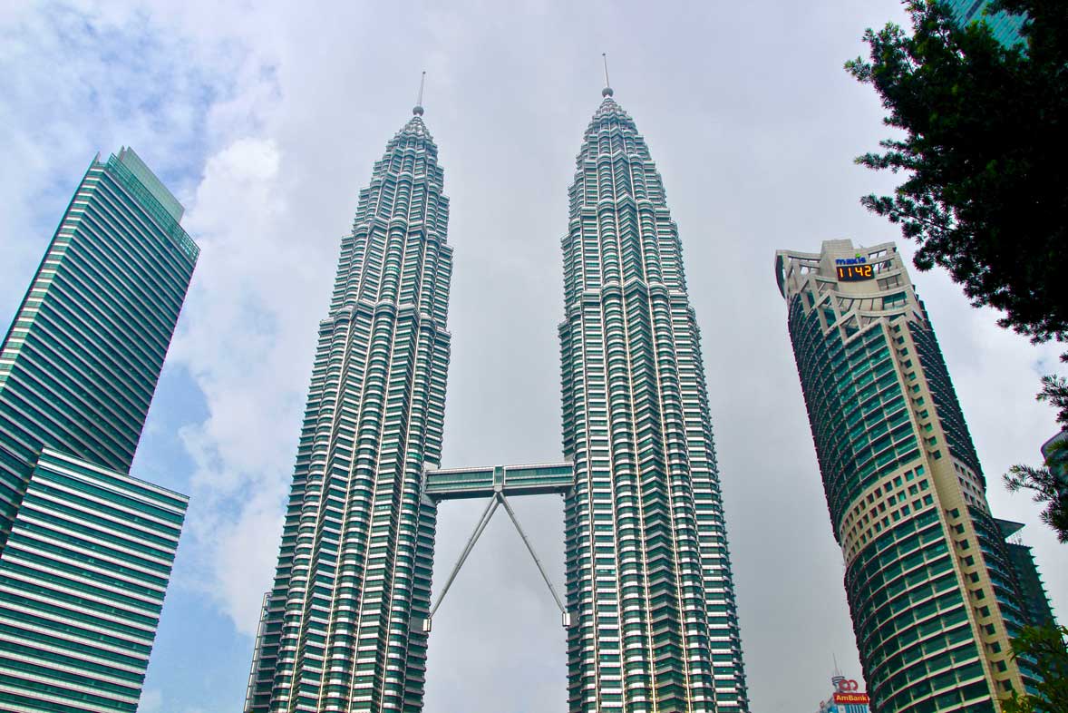 Tour Petronas Oldtravelbag Tour Petronas Oldtravelbag