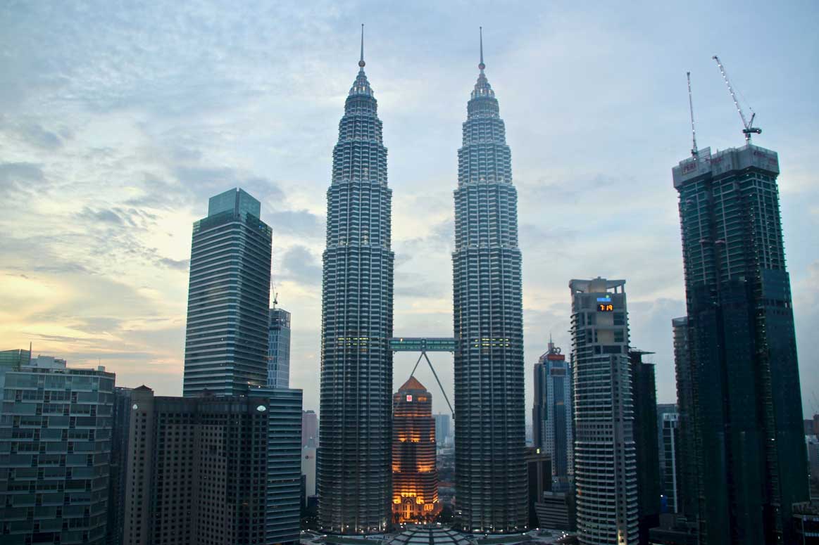 Tour Petronas Oldtravelbag Tour Petronas Oldtravelbag