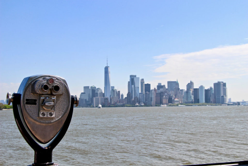 vue manhattan depuis la statue de la liberté