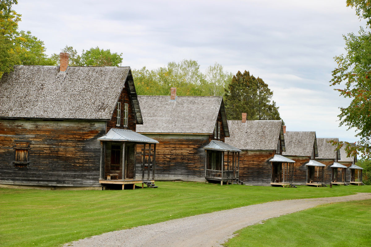 Quartier maisons Val Jalbert Lac Saint Jean