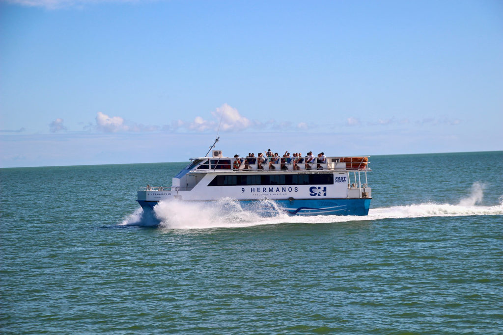 Ferry 9 hermanos Holbox Mexique