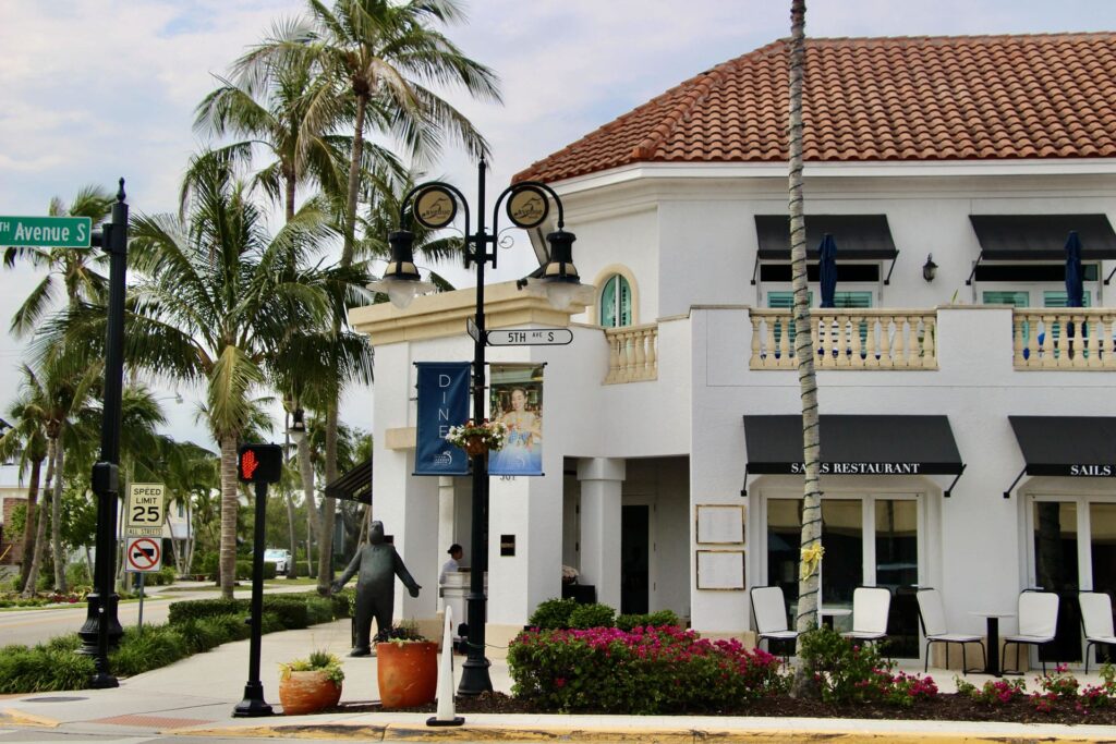 5 avenue naples floride